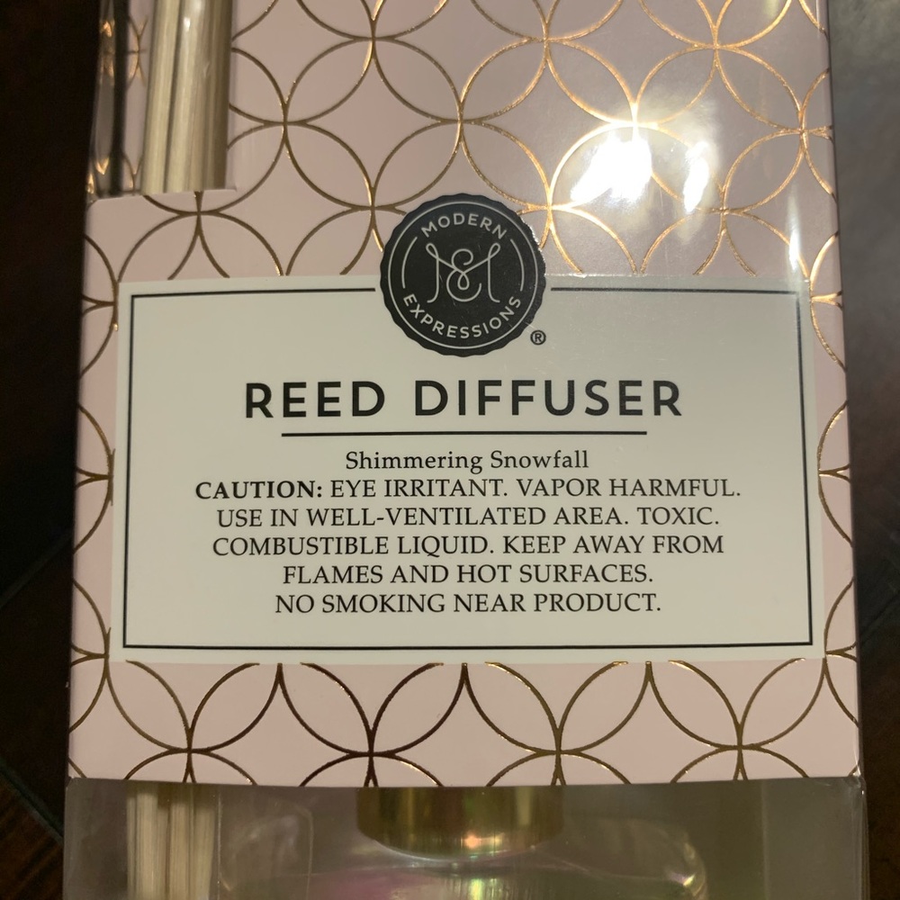 Modern Expressions Reed Diffuser 3.4 fl. oz. - Picture 3 of 7